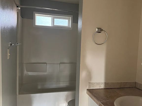 4th image of 8224 NE 123rd St