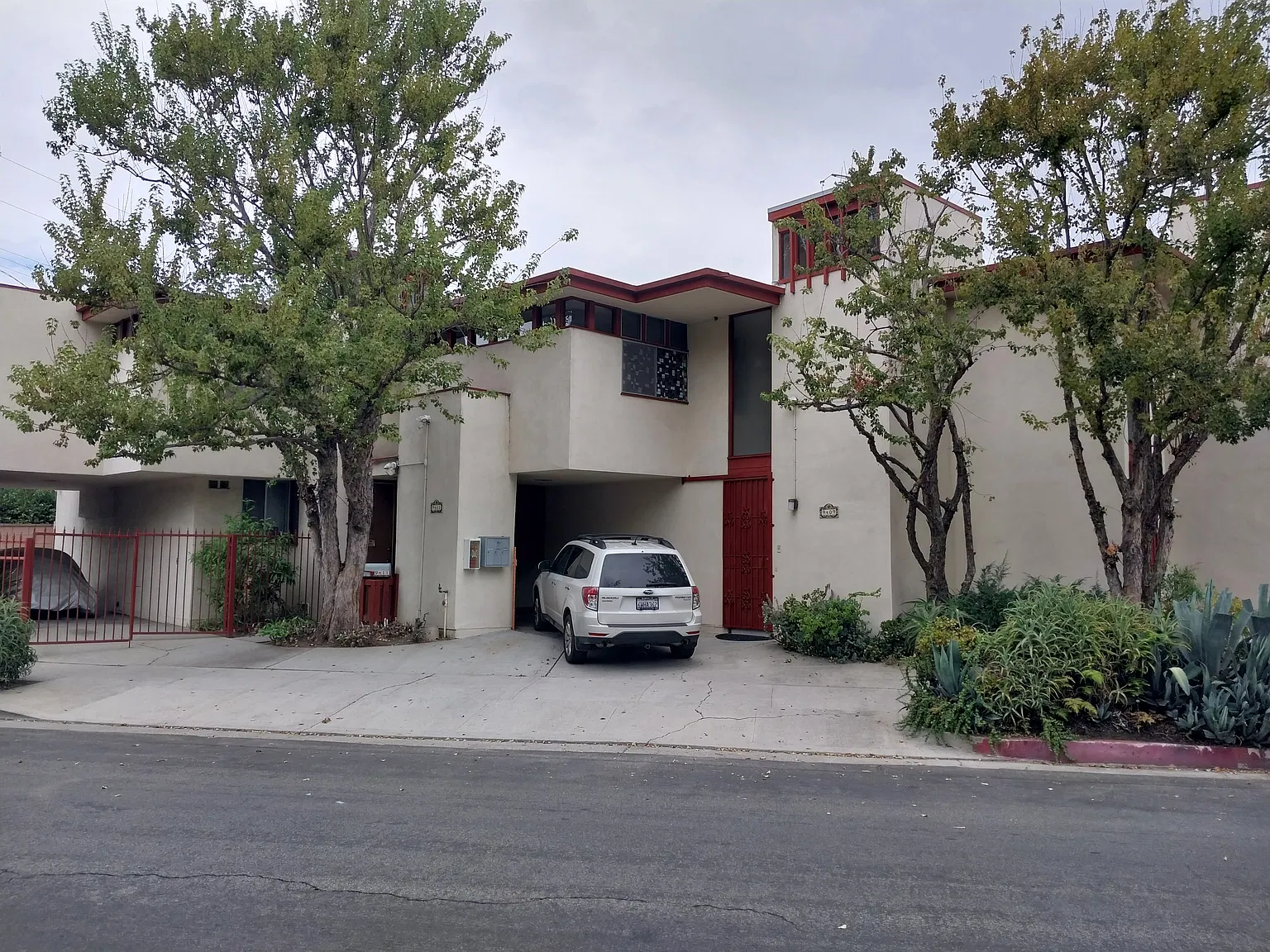 2 bed, 1.5 bath, 1150 sqft, $3,200 — Photo 1