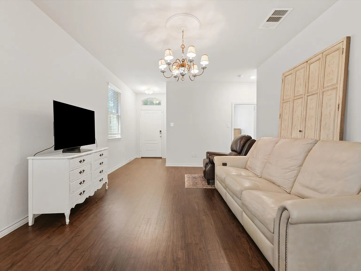 3 bed, 1525 sqft, $2,000 — Photo 4