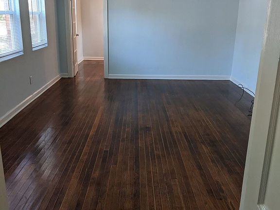 3rd image of 513 E 49th St Lowr A