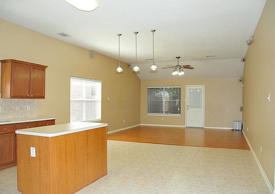 2nd image of 21515 Sapphire Ct