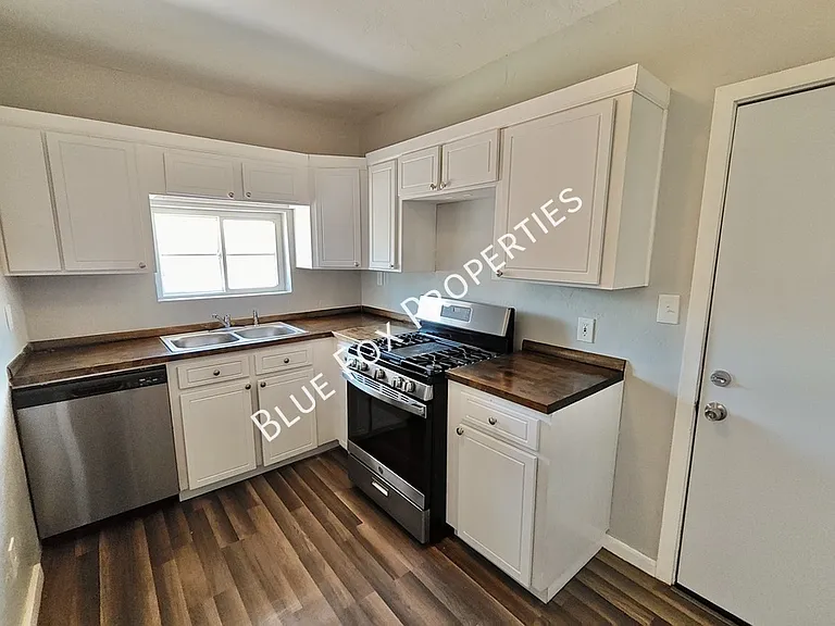 4124 E 1st St — Photo 7