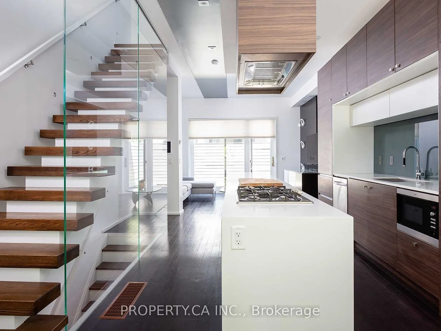 4 bed, $7,600 — Photo 1
