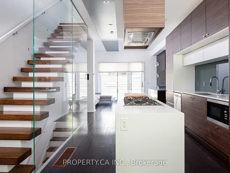 238 Manning Ave — Photo 1