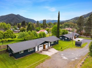 824 Pine St #1-4, Rogue River, OR 97537
