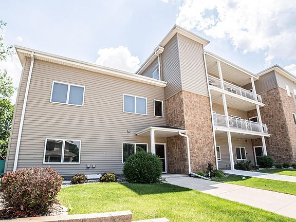 2nd image of 304 Lake Dr #B1