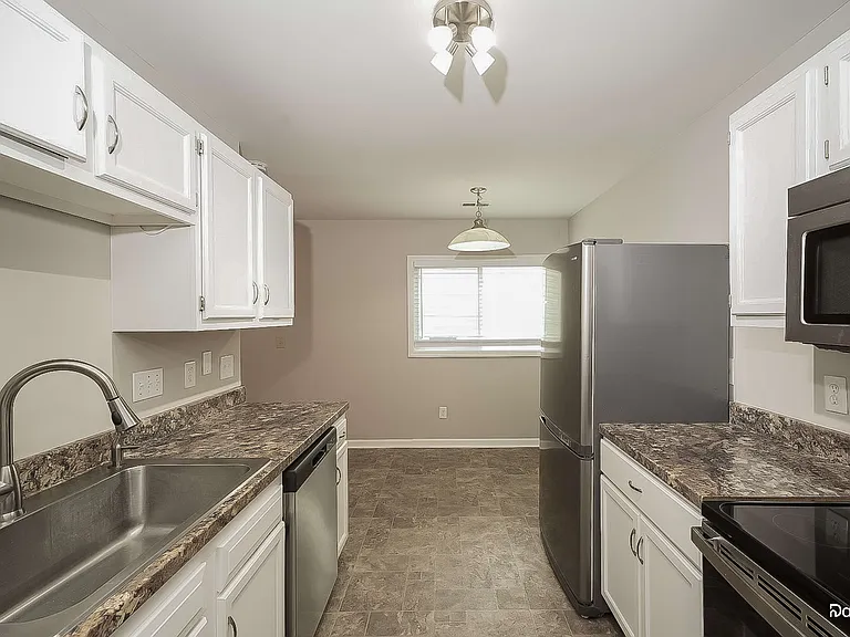 308 Lindale Dr — Photo 4