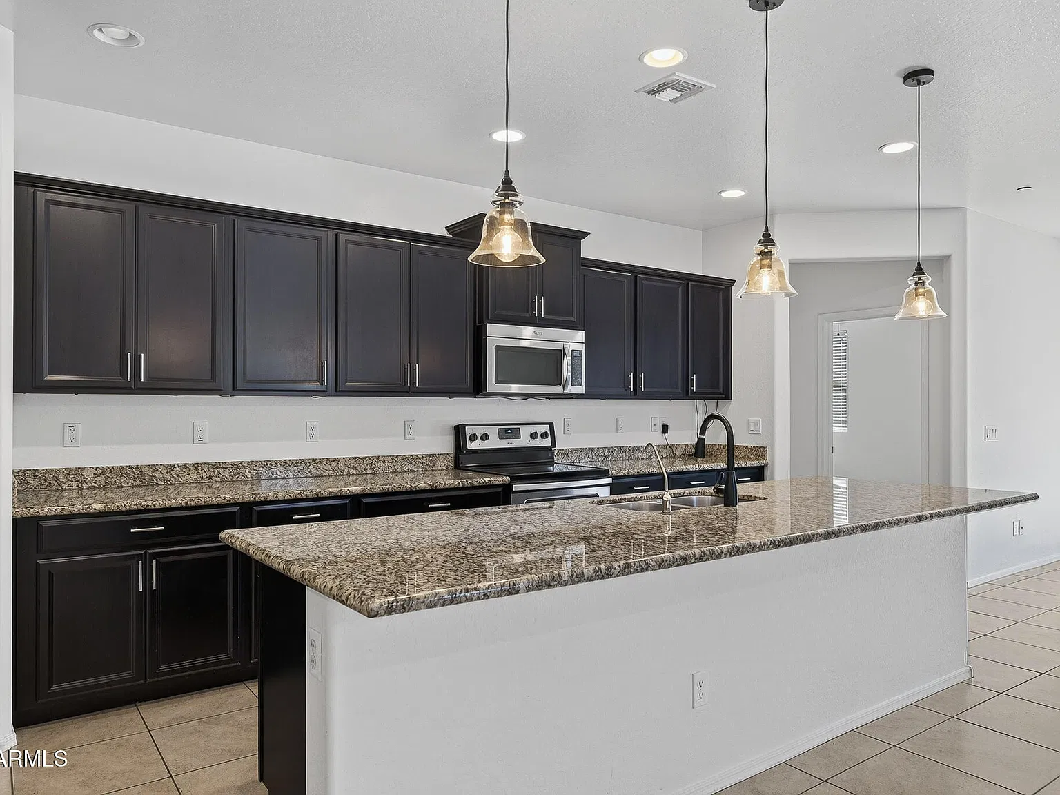 4 bed, 2.0 bath, 1905 sqft, $2,400 — Photo 2
