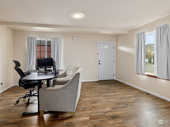 5th image of 20418 11th Avenue Ct E