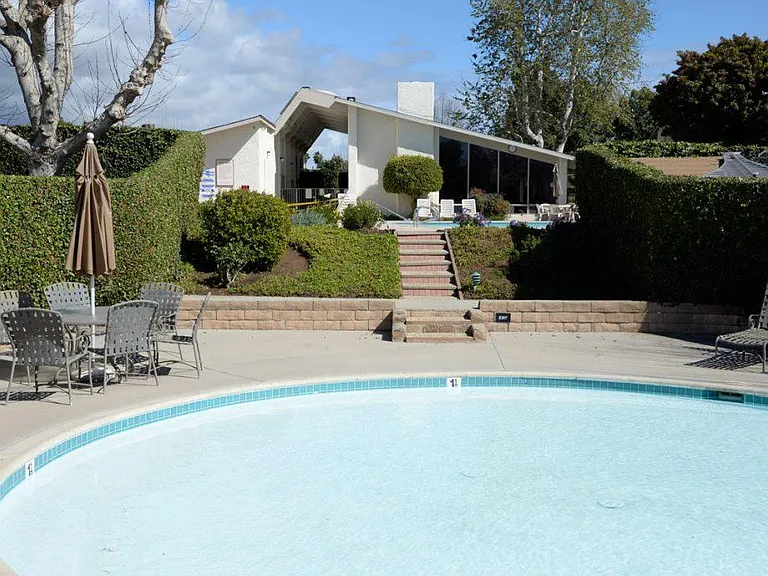 5048 Calle Real #B — Photo 28