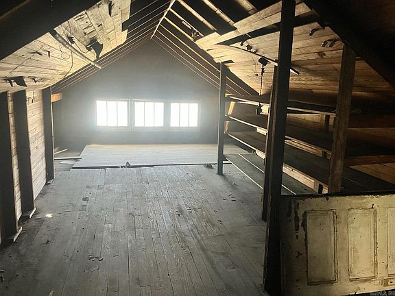 3rd image of 825 Poplar St