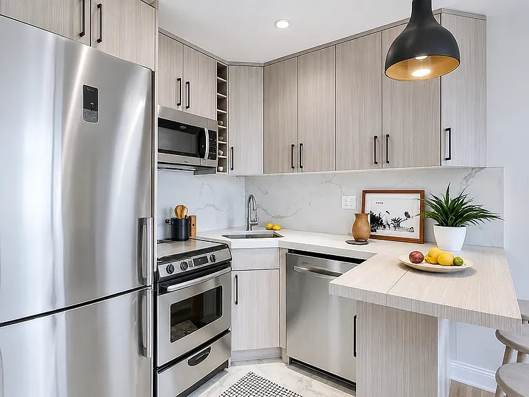 312 E 30th St #10B — Photo 2