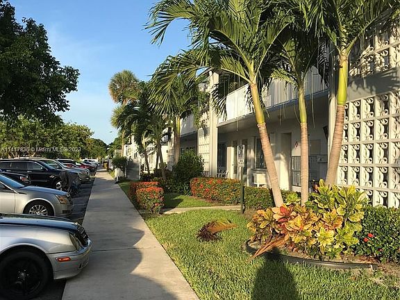 3rd image of 1920 NE 51st Ct APT 207