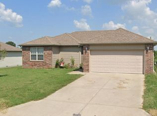 333 W Summit St, Aurora, MO 65605