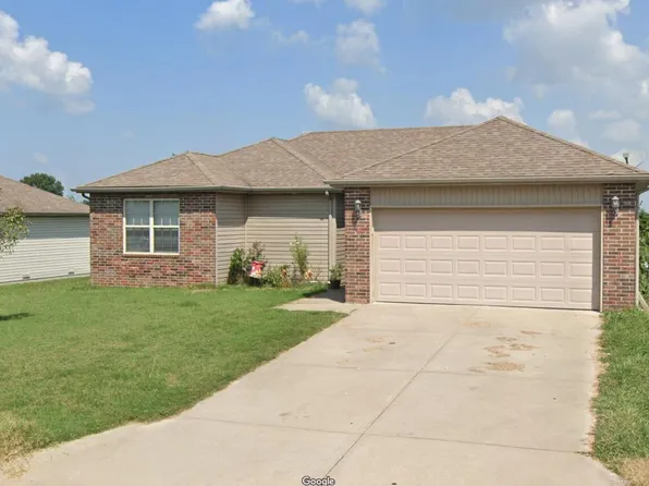 333 W Summit Street, Aurora, MO 65605