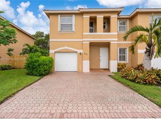 916 NW 135th Ter, Pembroke Pines, FL 33028
