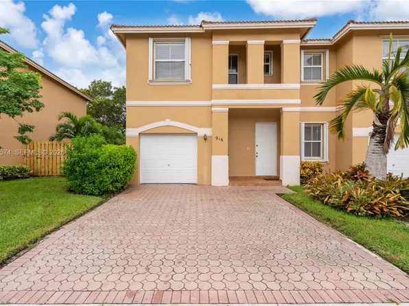 916 NW 135th Ter, Pembroke Pines, FL 33028