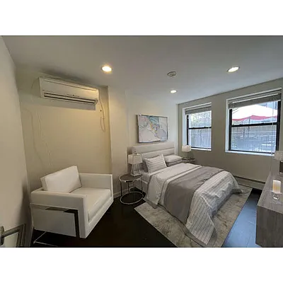 Rented by Coldwell Banker Warburg | media 12