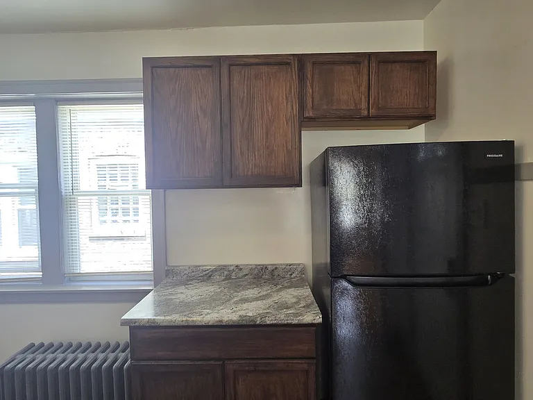 838 N Massasoit Ave #3B — Photo 6