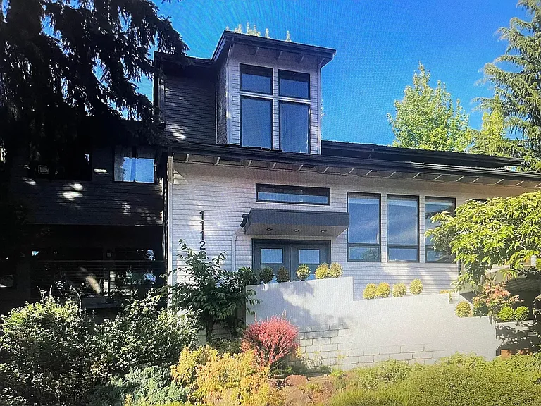11128 NE 37th Ct — Photo 1