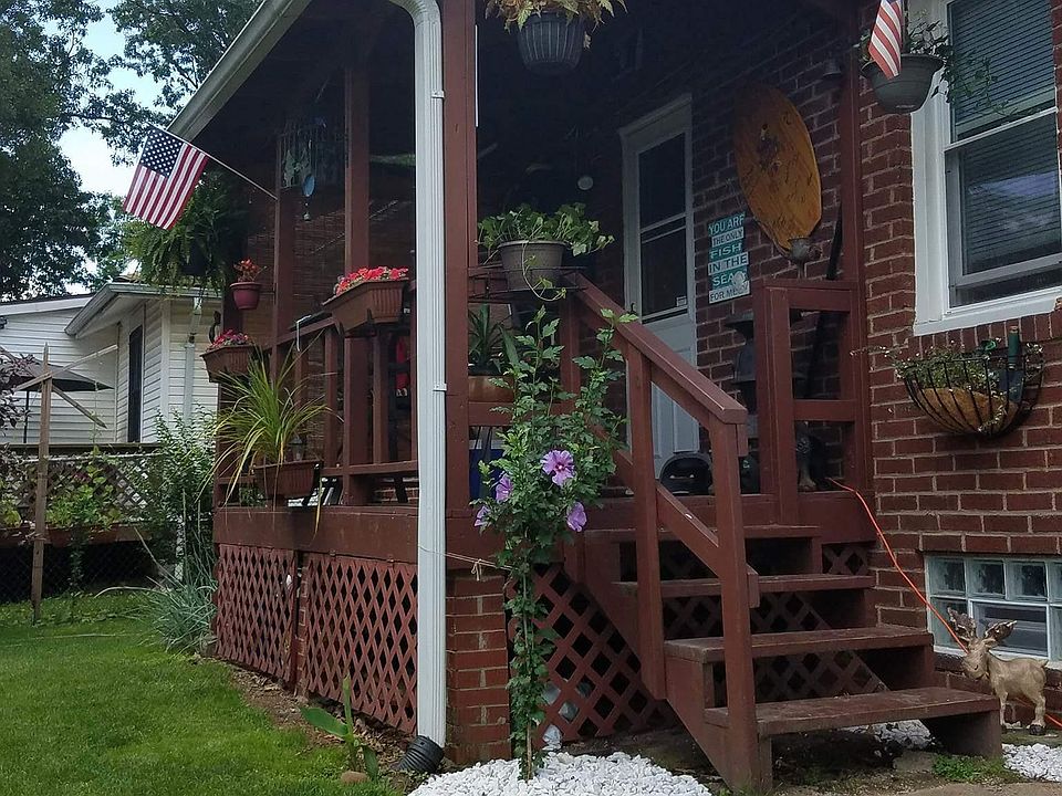 2nd image of 1136 Roslyn Ave NW