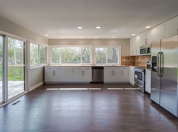 3rd image of 5921 Clarendon Ct