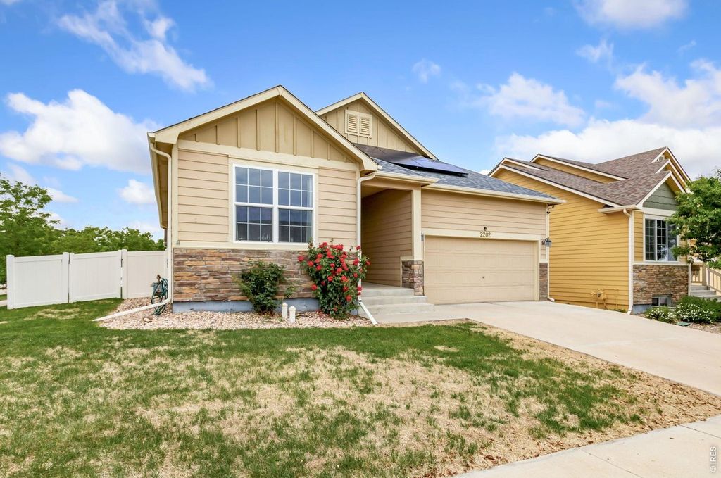 2202 Maple Hill Dr