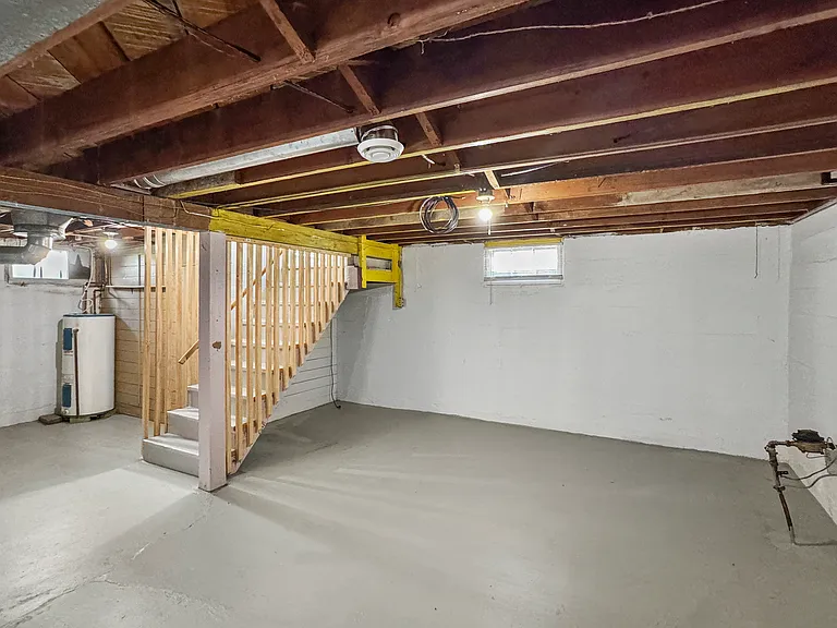 2020 2nd Ave N — Photo 5