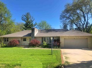 803 E Fox Ln, Fox Pt, WI 53217