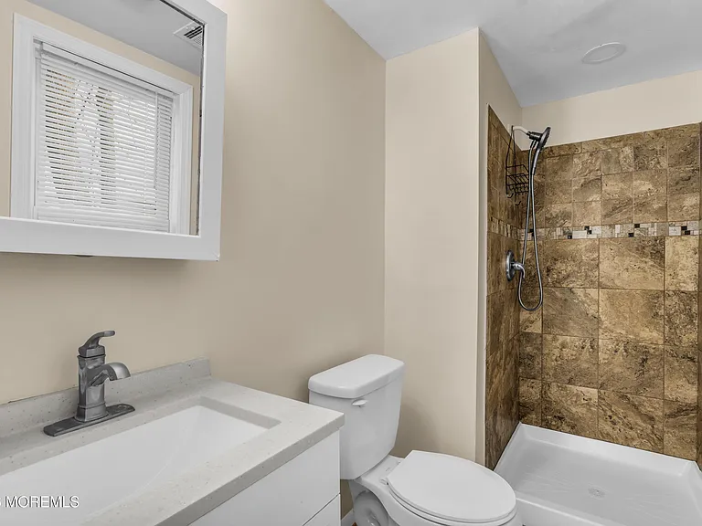 148 Dewitt Ave — Photo 10