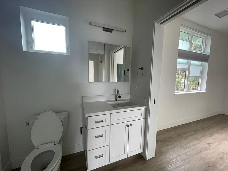 325 W Anapamu St #D — Photo 14