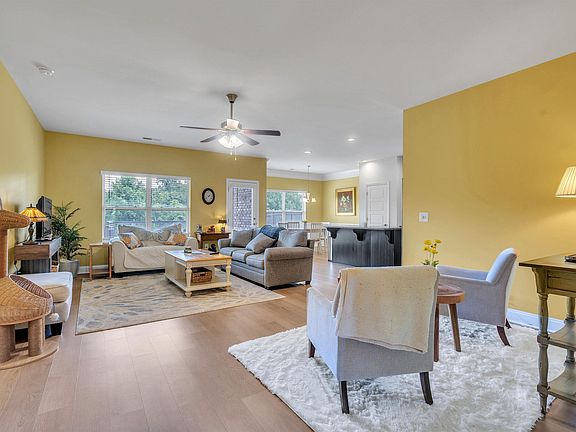 5th image of 601 Flying Squirrel Way