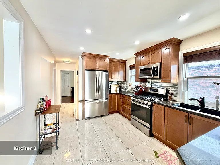 67 Highland Ave #MAIN FLOOR — Photo 10