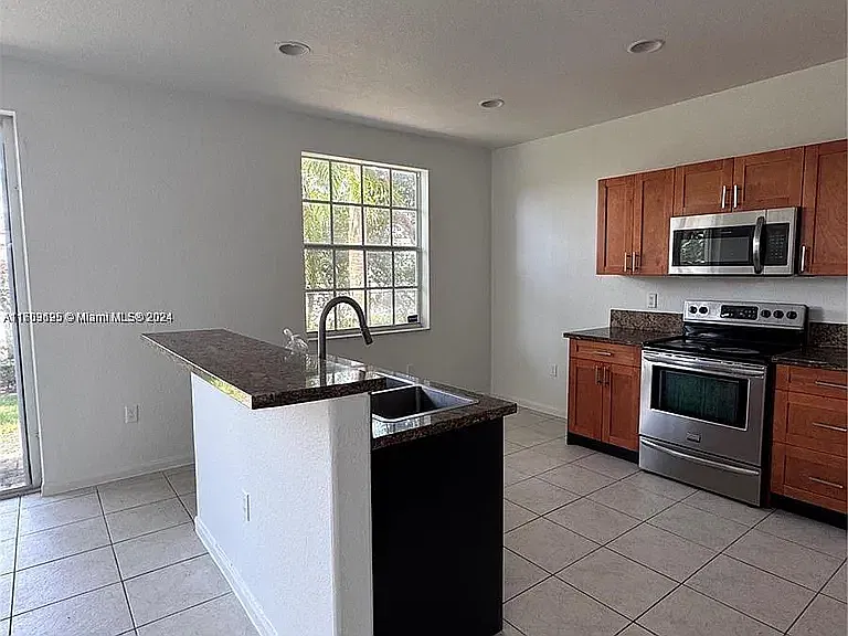 2660 SW 85th Ter — Photo 4