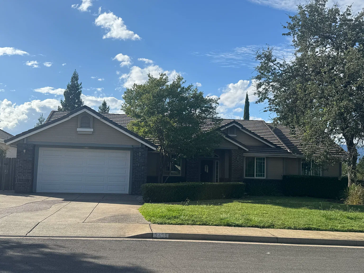 3 bed, 2.5 bath, 2020 sqft, $800 — Photo 1