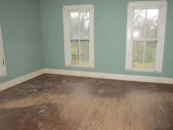 5th image of 505 N Cypress St