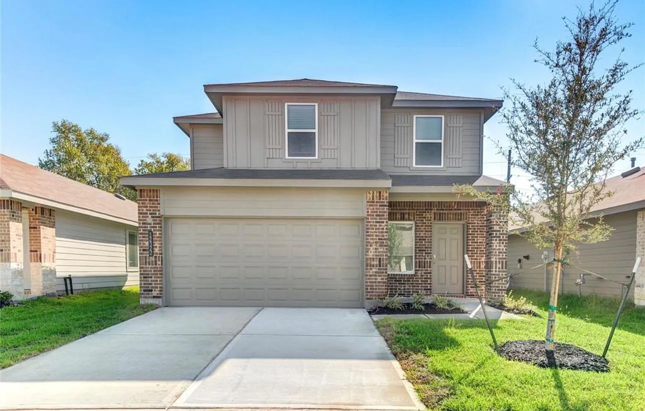 3 bed, 2.5 bath, 2003 sqft, $2,350 — Photo 1