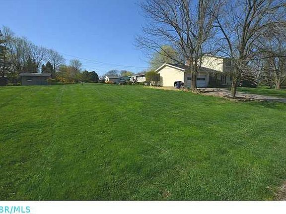 2nd image of 19 Wesleyan Cir