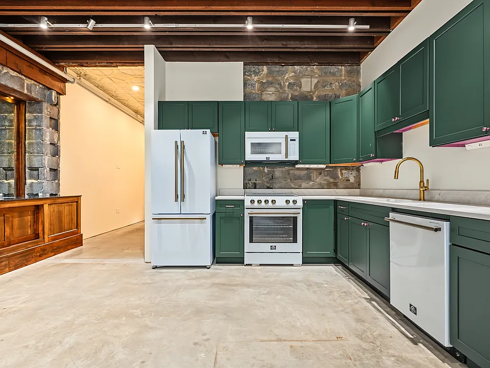 905 N Main St #102