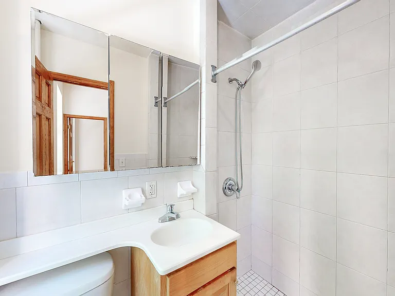 312 W 48th St #17 — Photo 9