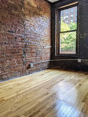 Rented by PocketBroker Inc | media 25