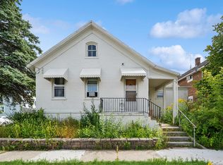 1121 S 19th St, Manitowoc, WI 54220
