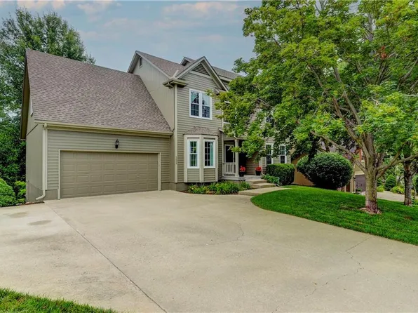 4629 Meadow View Dr, Shawnee, KS 66226