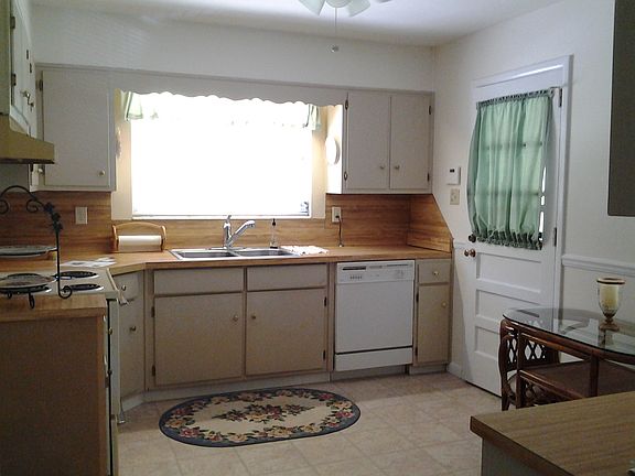 Spacious eat-in kitchen 