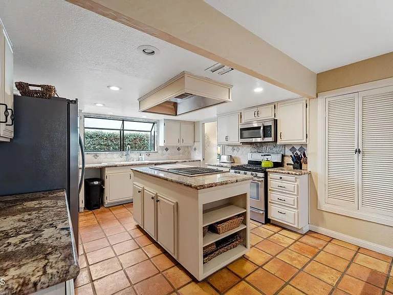4850 Amalfi Way — Photo 9