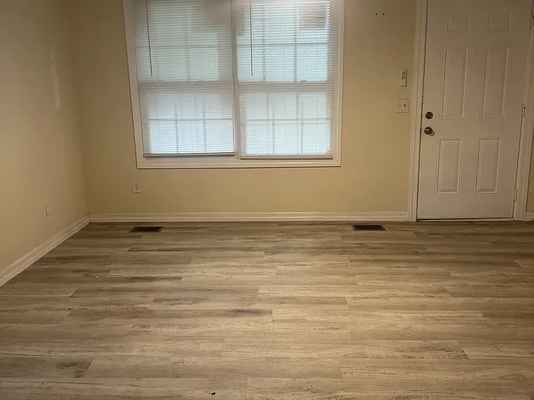 1011 Carter St — Photo 5