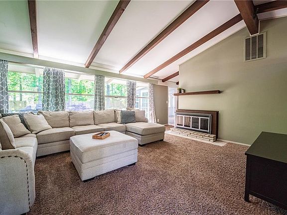 3rd image of 2413 Beechwood Dr
