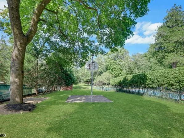 405 Terhune Ave, Paramus, NJ 07652