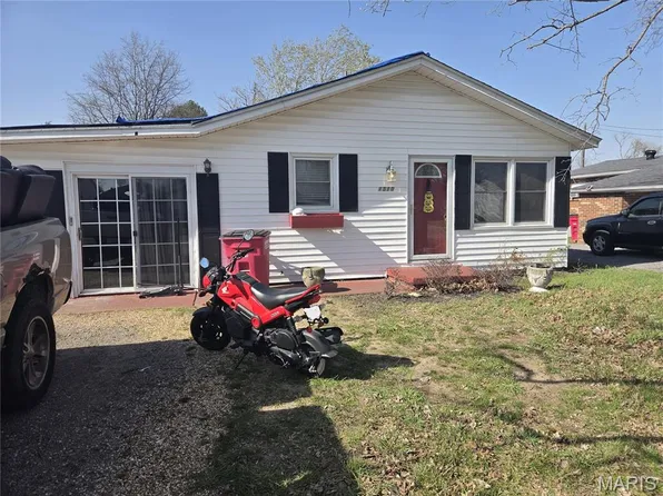 1510 E Kathleen St, Sikeston, MO 63801