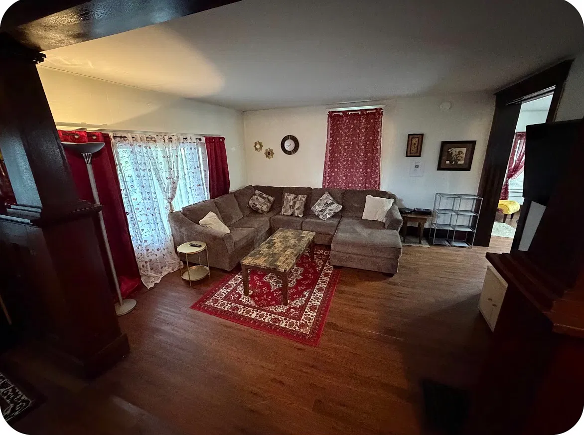 5 bed, 1200 sqft, $1,400 — Photo 3